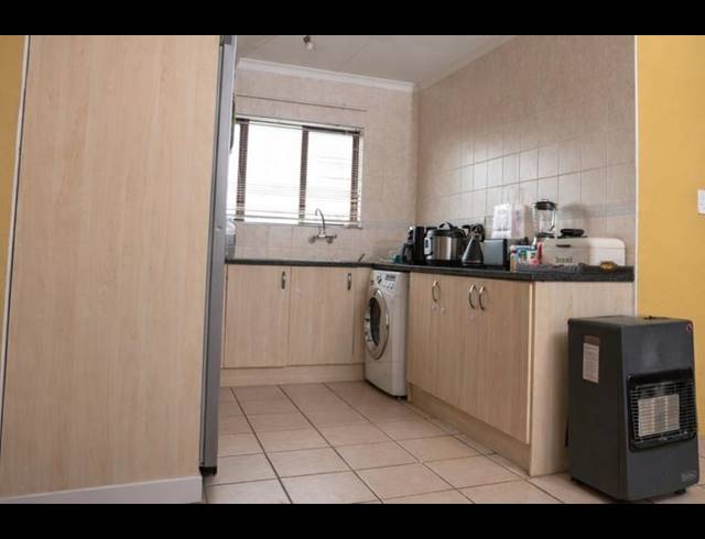 2 BEDROOM TOWNHOUSE FOR SALE IN MEREDALE